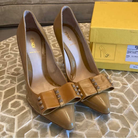 LIKE NEW!  FENDI Décolleté Vernice Borchie Viscone pumps - Picture 3 of 16